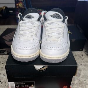 Jordan 2/3 Kids - White and Black